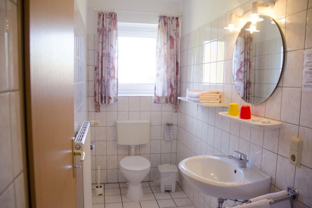 Hotel Zum Wikinger Neßmersiel Habitación foto