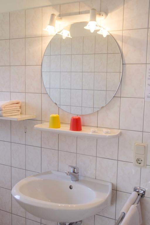 Hotel Zum Wikinger Neßmersiel Habitación foto