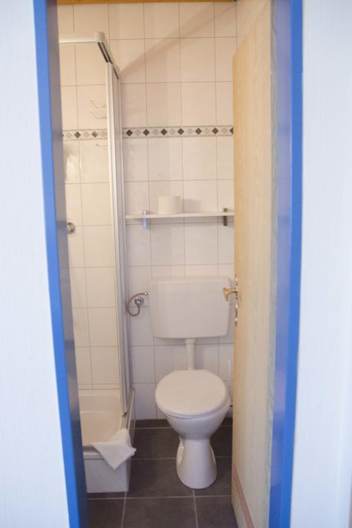 Hotel Zum Wikinger Neßmersiel Habitación foto