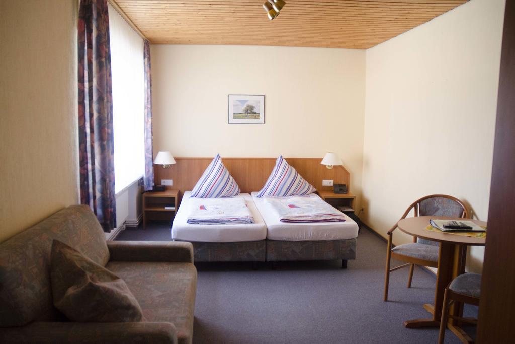 Hotel Zum Wikinger Neßmersiel Habitación foto