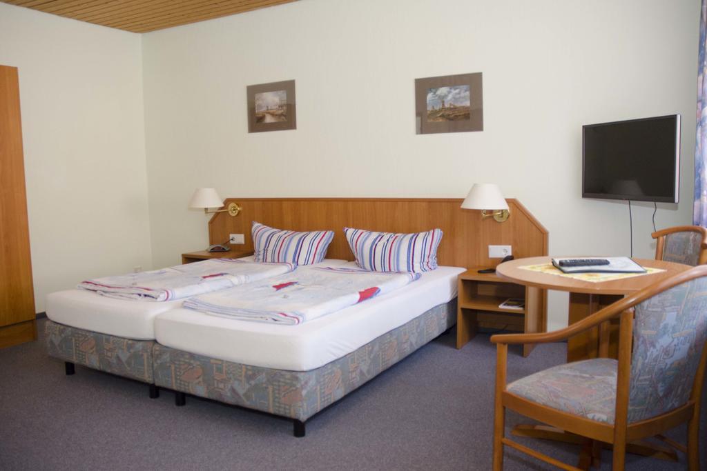 Hotel Zum Wikinger Neßmersiel Habitación foto