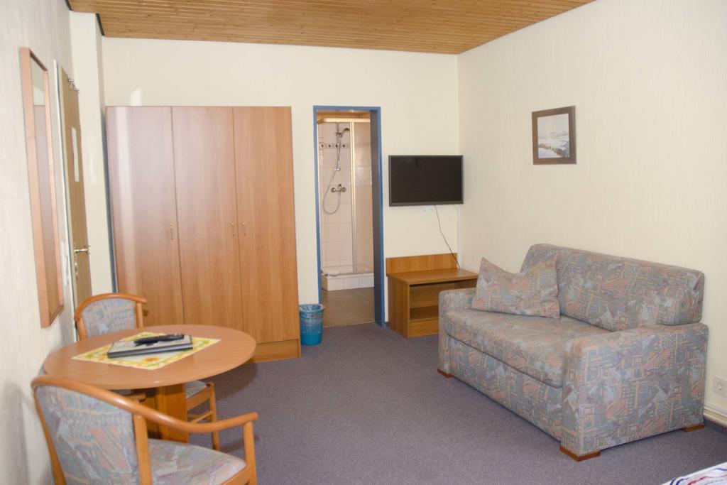 Hotel Zum Wikinger Neßmersiel Habitación foto