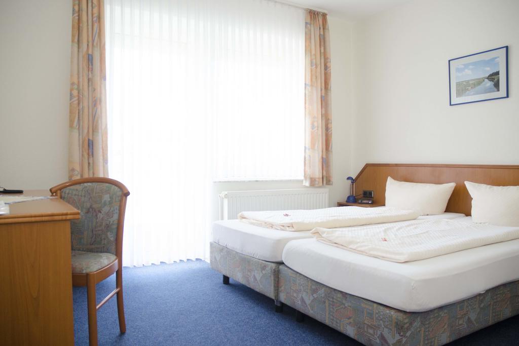 Hotel Zum Wikinger Neßmersiel Habitación foto
