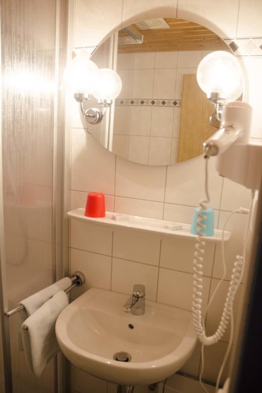 Hotel Zum Wikinger Neßmersiel Habitación foto