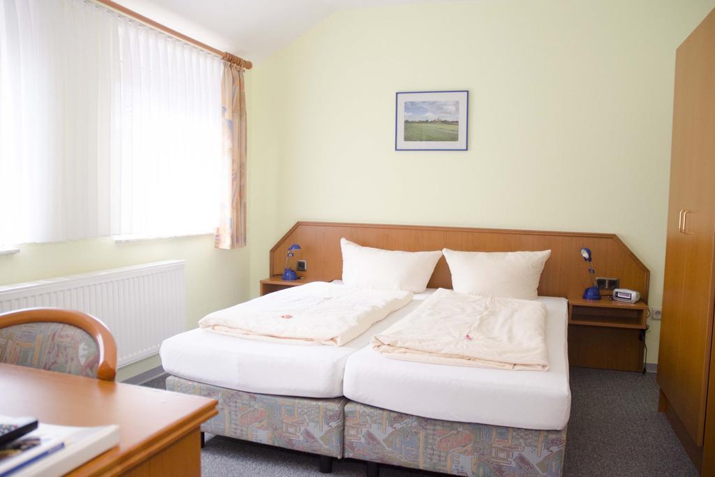 Hotel Zum Wikinger Neßmersiel Habitación foto